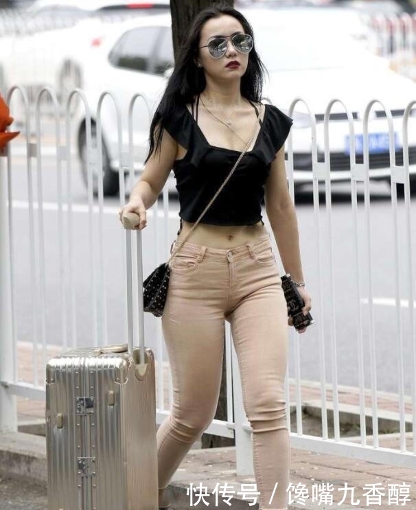 优点|美女穿上牛仔裤,人美腿长的优点终于展现了!