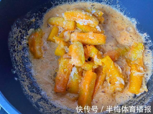精华|简单易学,逆天的南瓜,搭配精华咸蛋黄,外酥里糯,全家都抢着吃