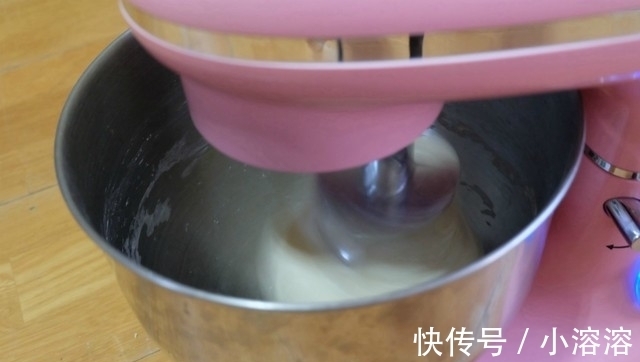 吐司盒|这个面包配方好，牛奶、黄油、鸡蛋全不放，一次发酵，香软又健康