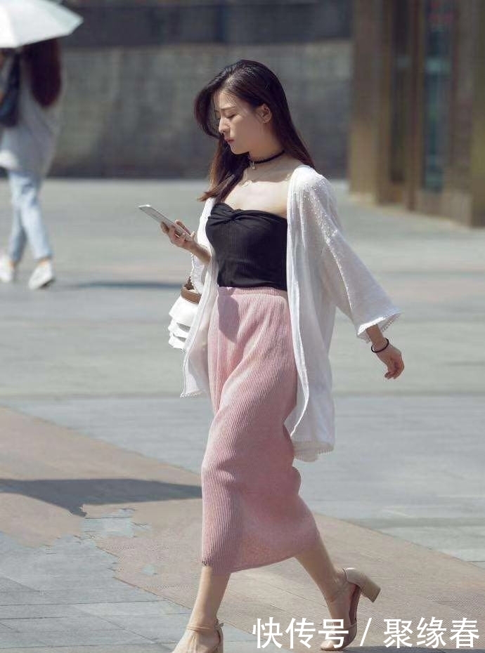 小姐姐|街拍:长相很甜很美的小姐姐,丰腴有致,充满风情清爽飞扬!