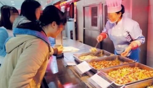 学生|大学里“最烧钱”3个社团,生活费不足4000元的学生,最好不要报