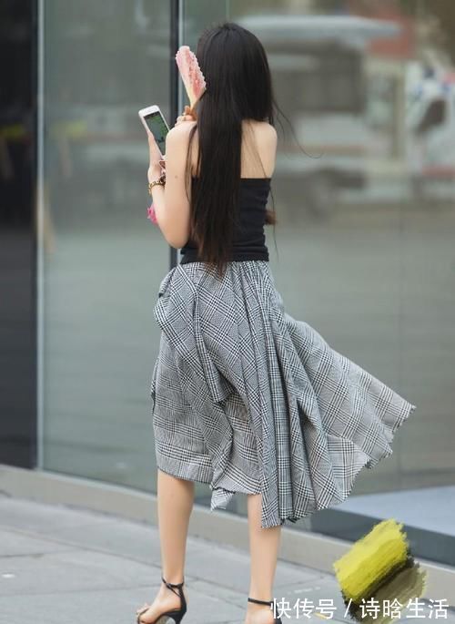 夏日|妹子的黑色褶皱裙穿搭,让人忘记夏日的炎热
