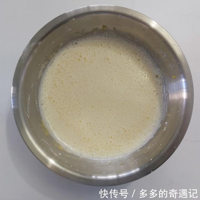 玉米淀粉|爆浆椰浆芝士奶盖蛋糕,切开一小口,竟然还是爆浆效果