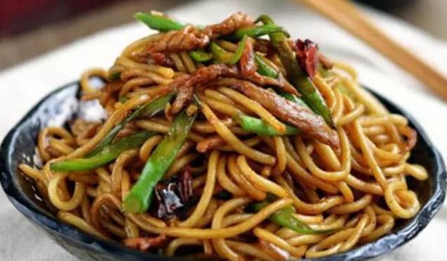 筋道|炒面时，牢记3个窍门，面条不起坨，爽滑筋道，每一口都很入味