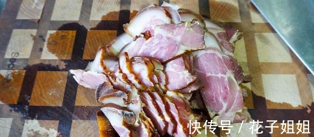 米饭|夏季吃腊肉，跟它是绝配，简单一炒特别抢手，米饭都要多吃一碗！