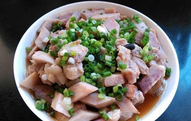 好吃|营养丰富味道鲜美,芋头和排骨蒸炒烧制都美味,家常又好吃