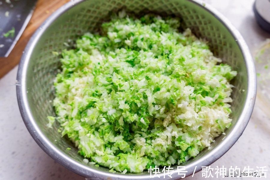 小技巧|白菜猪肉馅饺子，10人9错，3个小技巧，饺子鲜嫩多汁孩子特爱吃