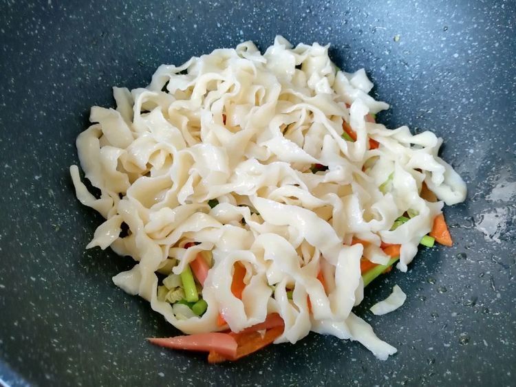 想吃炒面，自己在家就能做，简单几步就出锅，经济又实惠