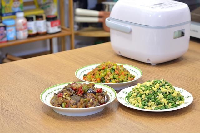 三口人的晚餐不到20元,仨菜简单好吃,3块钱大米吃出8块钱范儿