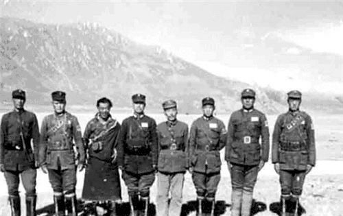 解放军|解放军进驻祖国边疆,发现一队国军,士兵痛哭:你们咋才来换防啊