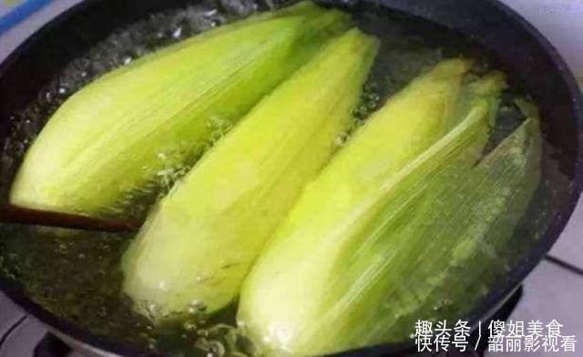 清水|水煮玉米别只用清水了,多加“2样”东西,煮熟的玉米香甜又软糯