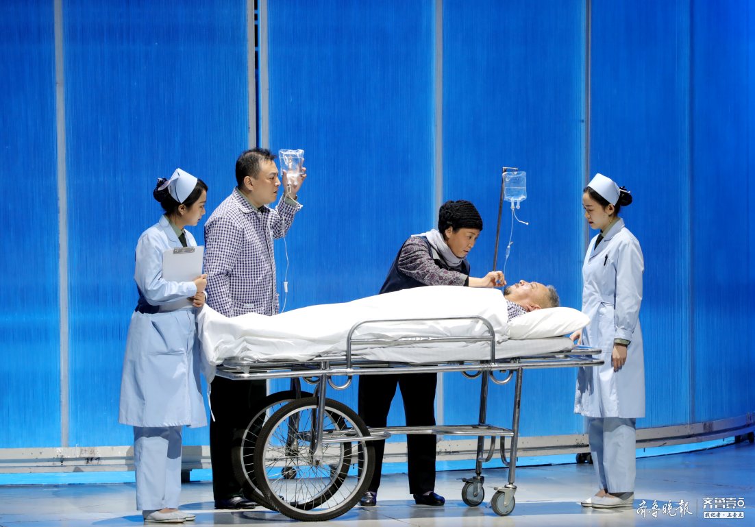  精神|百名医务工作者走进济宁大剧院，原创话剧《麻醉师》向他们致敬