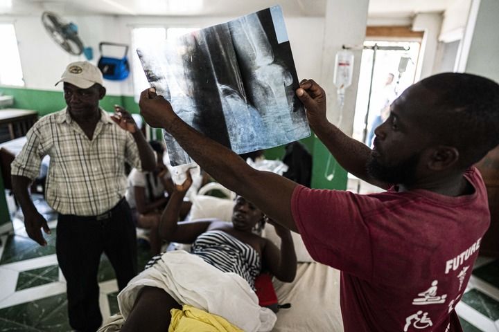 海地|海地震区直击：医院挤满患者 民众露天而眠