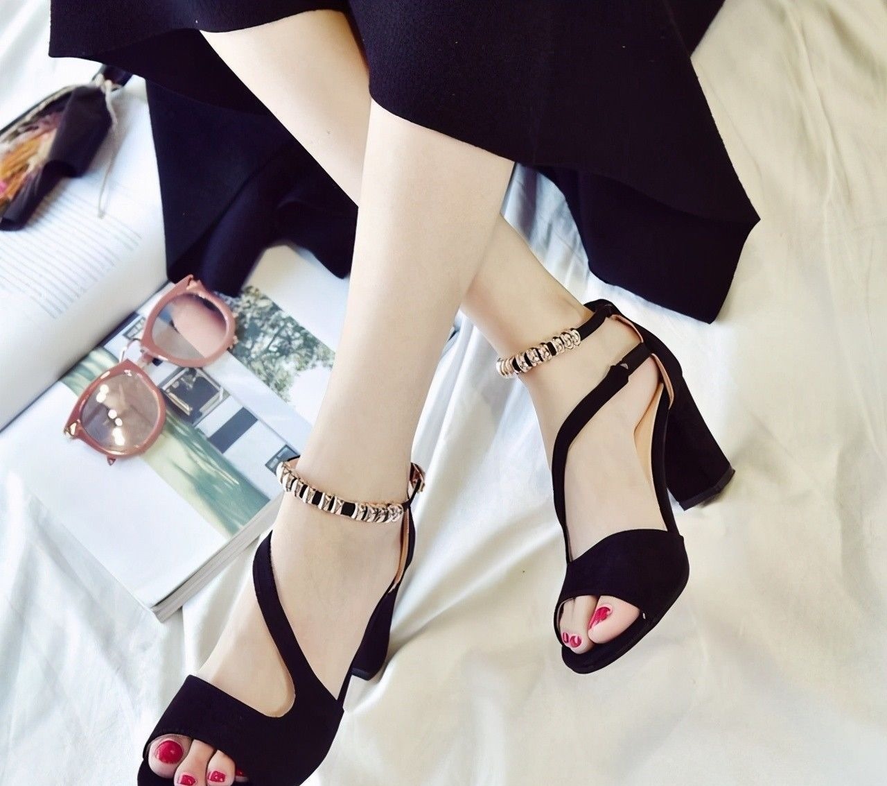 蕾丝 女人穿连衣裙的时候,搭配第三款女鞋最美,你选对了吗