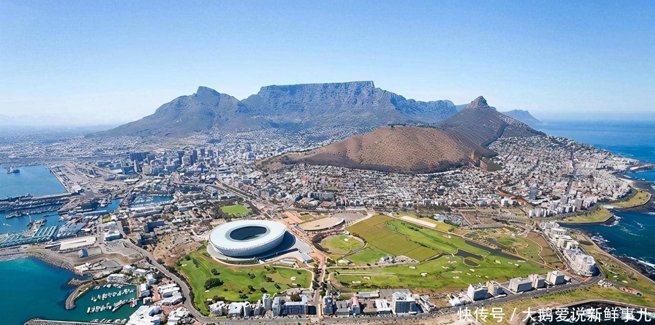 南非一陨石坑坑中住有55万居民,还有1千吨钻石黄金