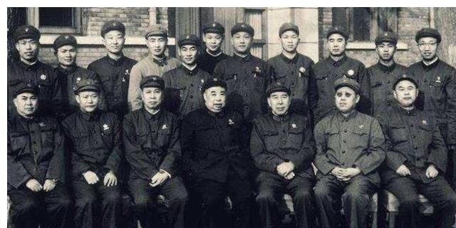 班长|当年一位是师长一位是班长，48年后师长成副国级，班长成正国级