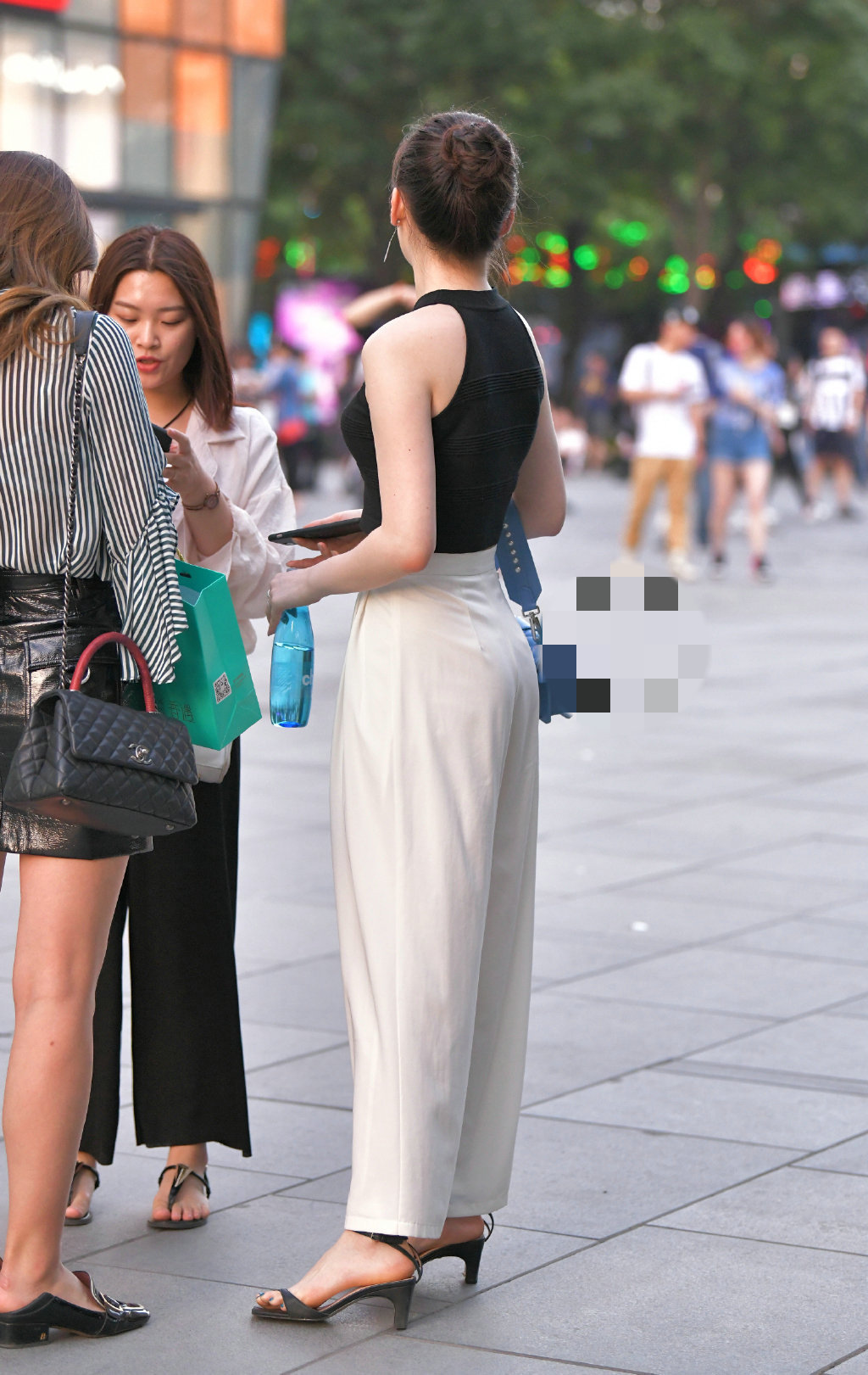 小姐姐|很有气质的阔腿裤小姐姐 ,完美的将身材修饰性感