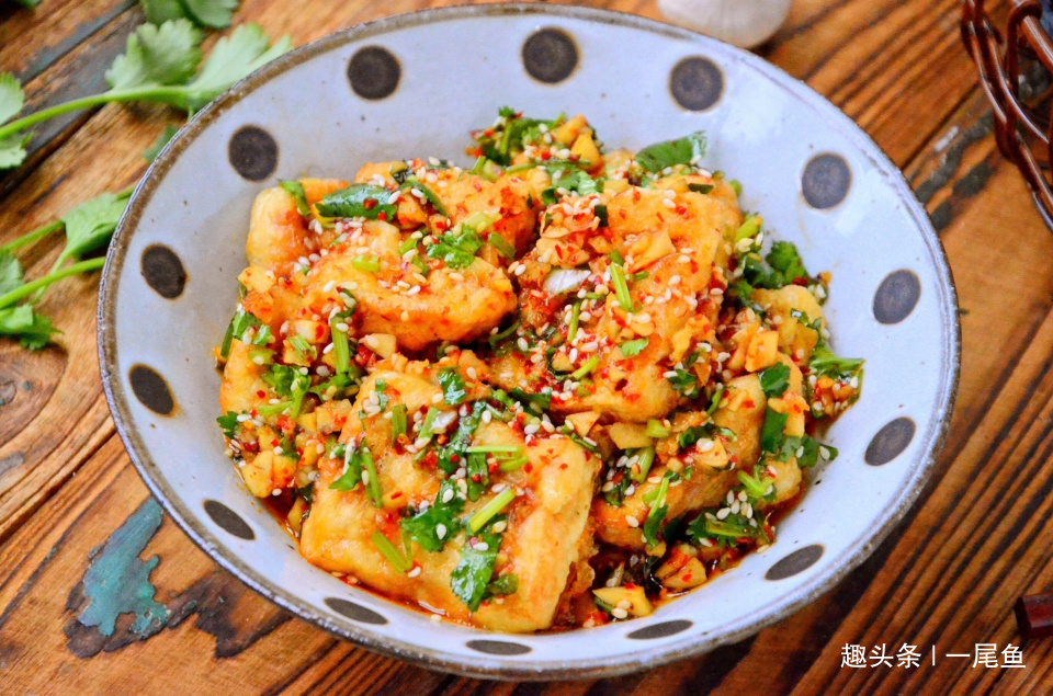 三月宁可不吃肉也要吃此菜,二块钱一斤,十分钟上桌,脆嫩多汁