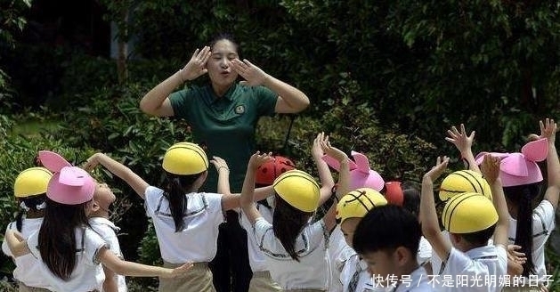 亲戚|熊孩子弄坏亲戚耳机,妈妈不以为然,看到发票瞬间不说话了