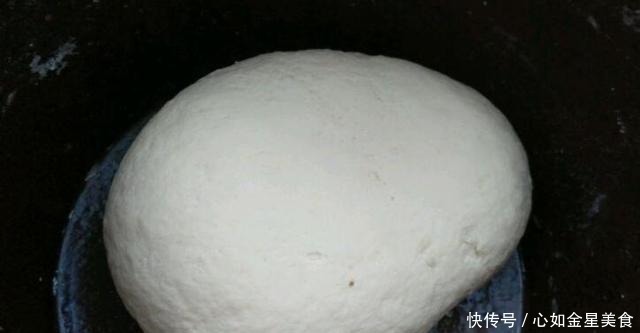 春天,此菜正当季,2块钱一斤,包饺子鲜嫩多汁,比韭菜荠菜馅香!