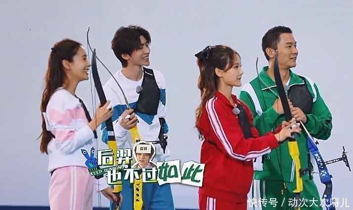 蔡徐坤射出首个移动靶10环,baby反应亮了,素质不是装出来的