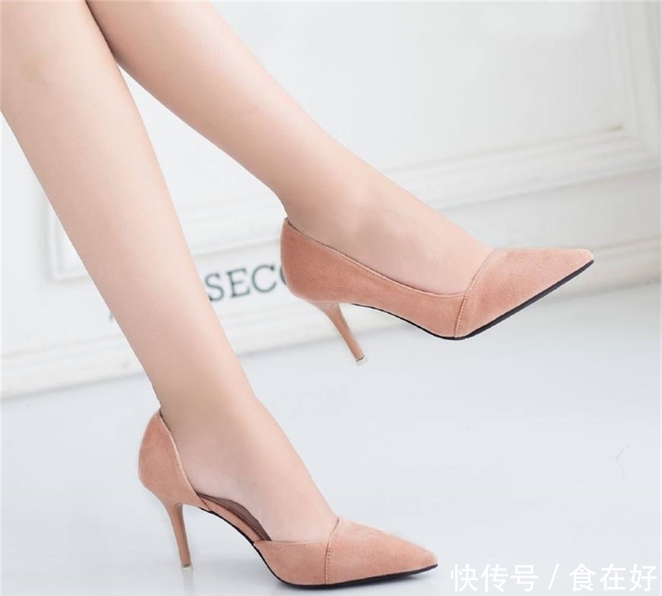高跟鞋|高跟鞋受女生的喜爱,小尖头能凸显你的女人味
