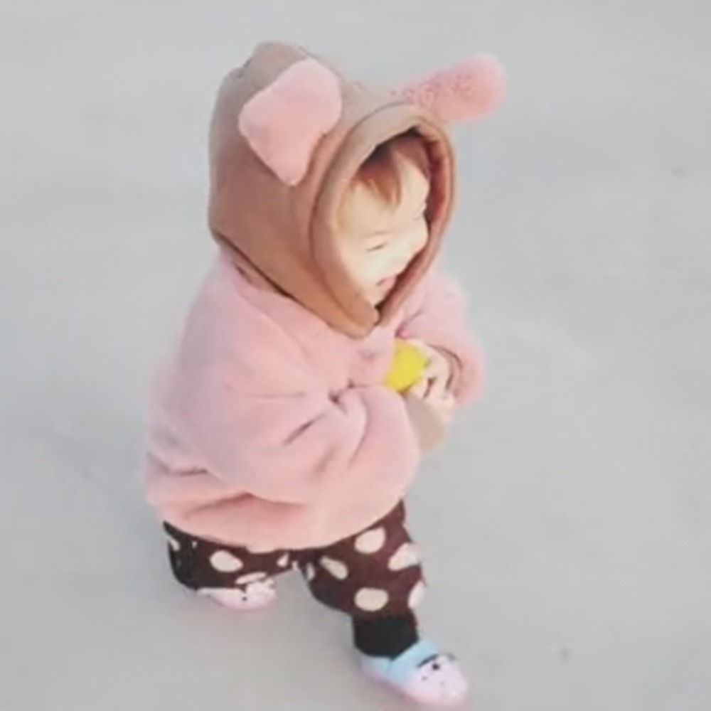 橘子|大风天妹妹也坚持要接哥哥放学,两人见面后,这一幕幕也太暖了