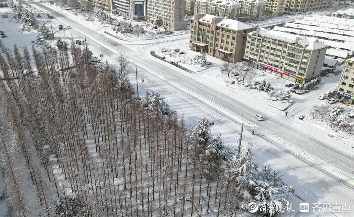 周青先|威海荣成今冬首场暴雪，航拍城市景象美如童话