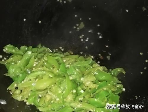  营养|掌握这三个技巧，做出的青椒炒鸡蛋，鲜嫩美味，营养好吃更下饭