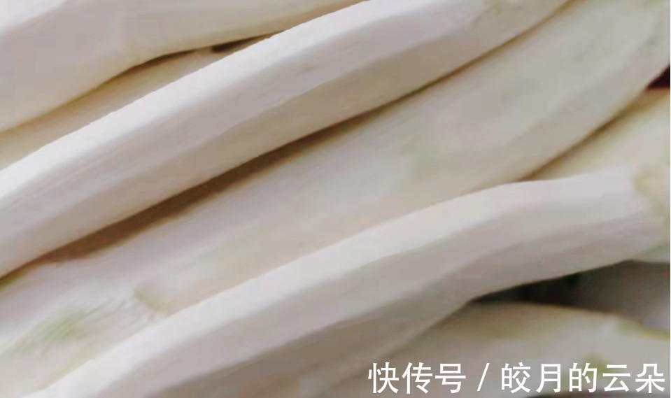 秋季正上市的菜,买来一烫一拌就上桌,清香鲜嫩营养好,简单好吃!