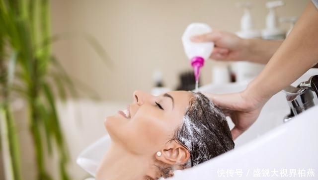 头发隔多久洗一次最好,很多人一直都做错了,难怪头发越掉越多