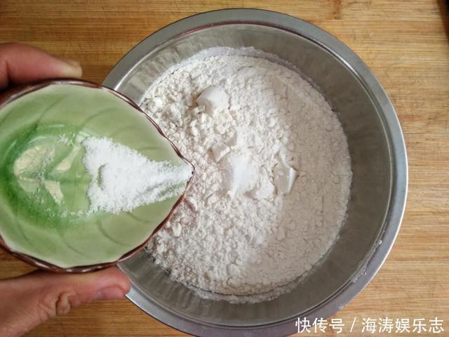 便宜|便宜又家常的韭菜盒子,在家轻松做,咬一口流油,香到邻居来敲门