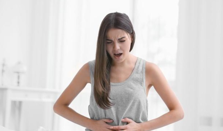 尿路感染|女人上厕所时出现的3个迹象，可能是宫颈癌来了，尽早去医院检查