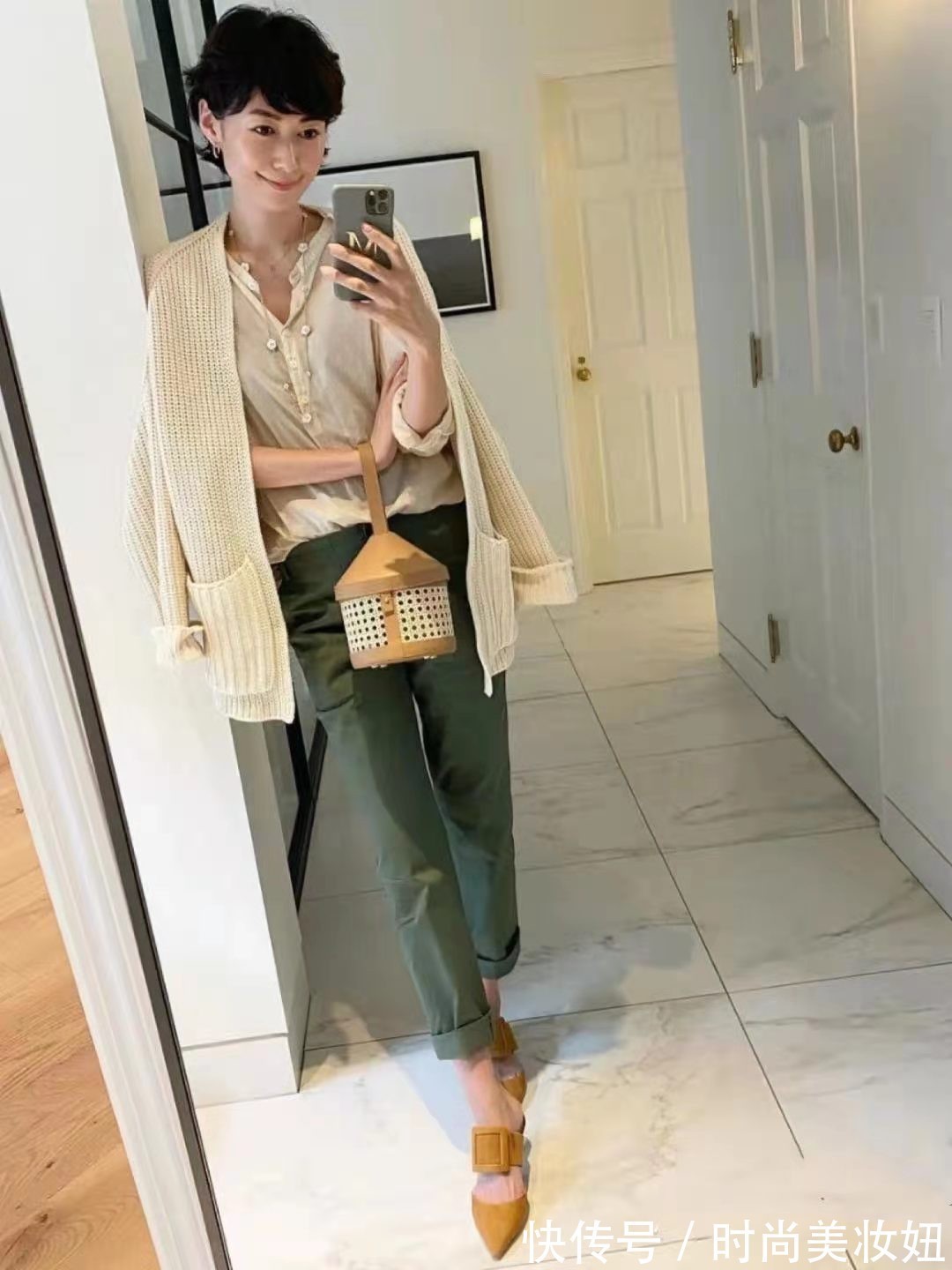 减龄|女人过了40岁更要注重气质,学这位“大龄姐姐”的穿搭,高雅大气