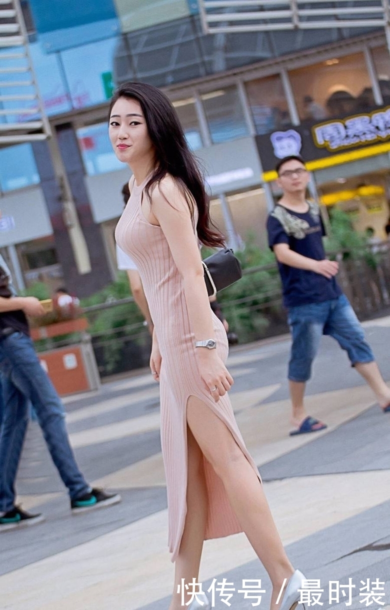 性感|街拍:身穿包臀裙美女,好身材完美展现,成熟性感有魅力