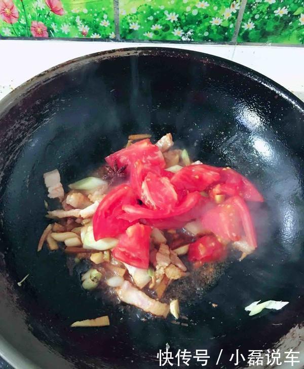 我家|土豆加茄子,学会这样做,再不想吃肉了,我家隔三岔五吃,比肉香