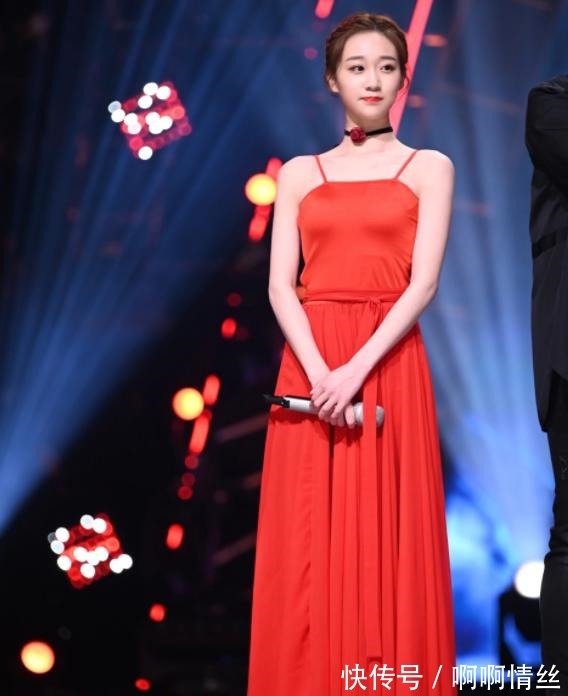 雙腿|李子璇的“綠茶坐”火了,看她雙腿怎么放,賊顯腿長!