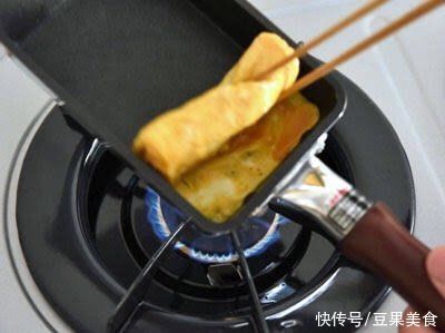 配着这盘日料，玉子焼き，米饭可以吃三大碗