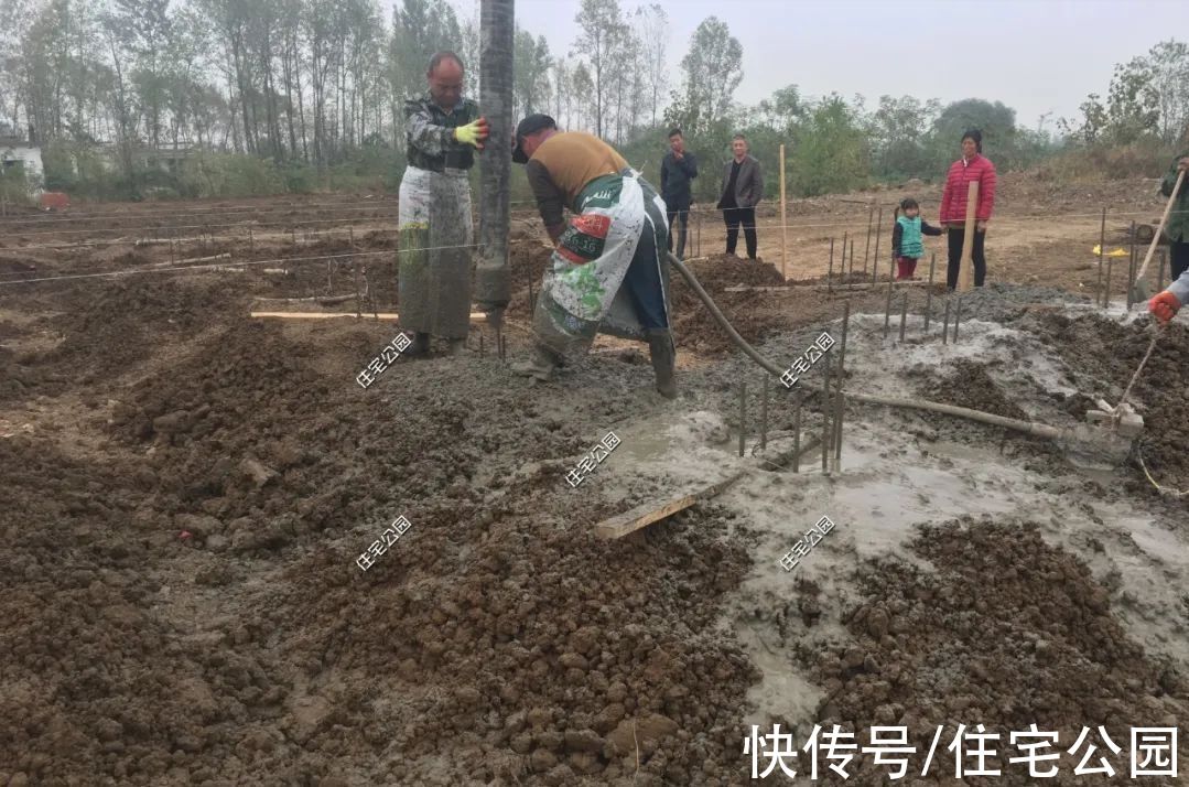 露台|河南农村10万买地，3层洋楼65万盖好，旋转楼梯配露台简直完美