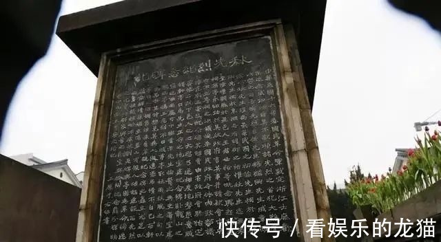 书法!于右任为秋瑾书写的碑文,字迹奇崛从容,结体开张,是书坛之绝唱