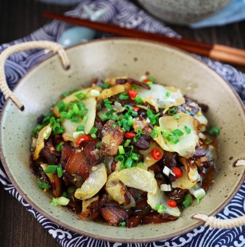 家常菜|这是一道非常有味道的家常菜,很多人不敢吃,但更多人非吃不可