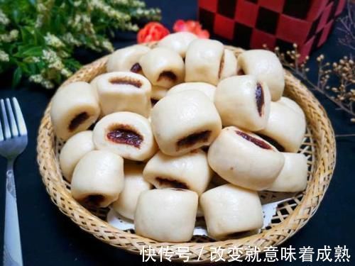 最近儿子迷上这个早餐,比面包口感松软,满满都是料,特好吃