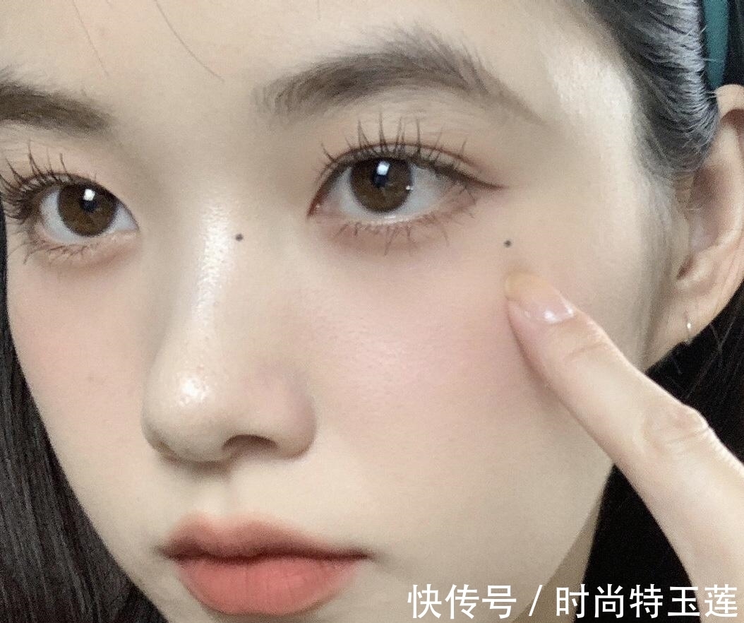 粉底液|你遗漏的这些化妆细节,决定了你的妆面是干净气质,还是又脏又老