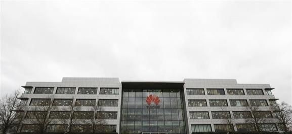 芯片|硬扛不住了?损失1万亿后,7家企业组队大闹白宫,华为罕见表态