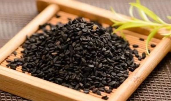 头发|头发不断变白,坚持每天吃些天然乌发食材,头发乌黑又茂密