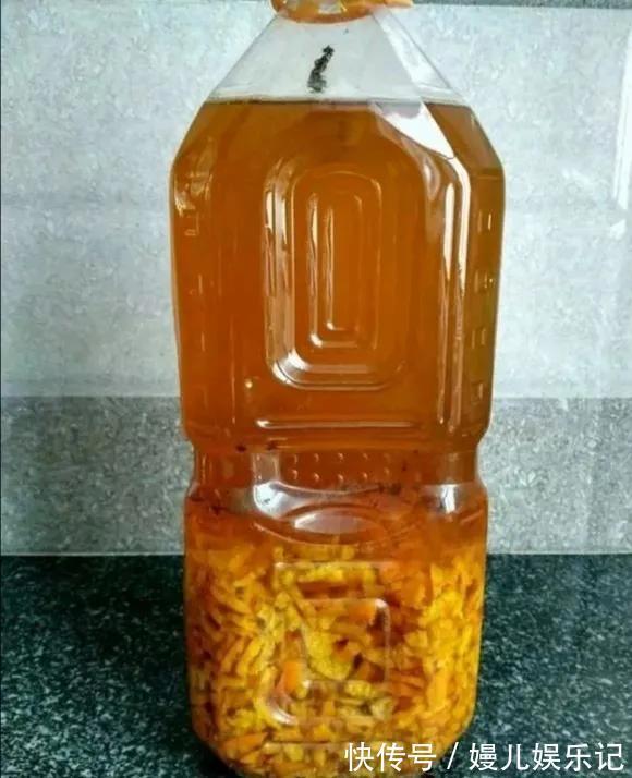 花卉|养花盆土“硬邦邦”?自制一碗水,土壤松软似面包,肥力足