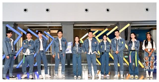 蔡徐坤被电的手抖时，沙子爹只顾说风凉话，白鹿最贴心