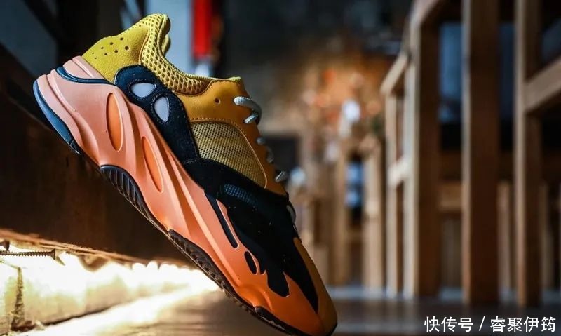 上脚效果超吸睛！“太阳”Yeezy 700 就要来了！