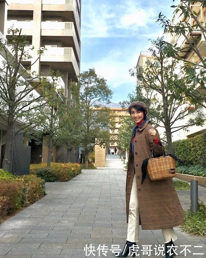 50岁女人如何告别“大妈感”?跟着日本博主这样穿,减龄又洋气