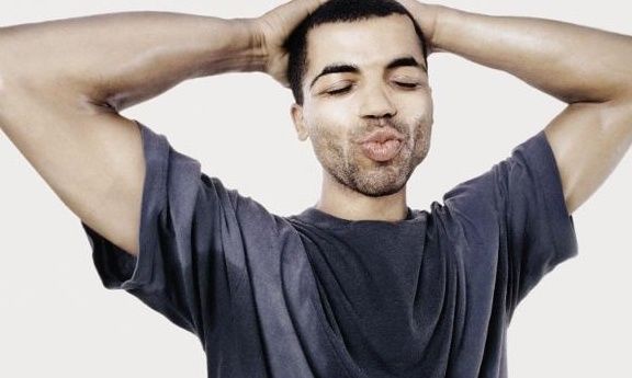 甲状腺|总是动不动就大汗淋漓？这或许是在告诉你：遇到2个麻烦了